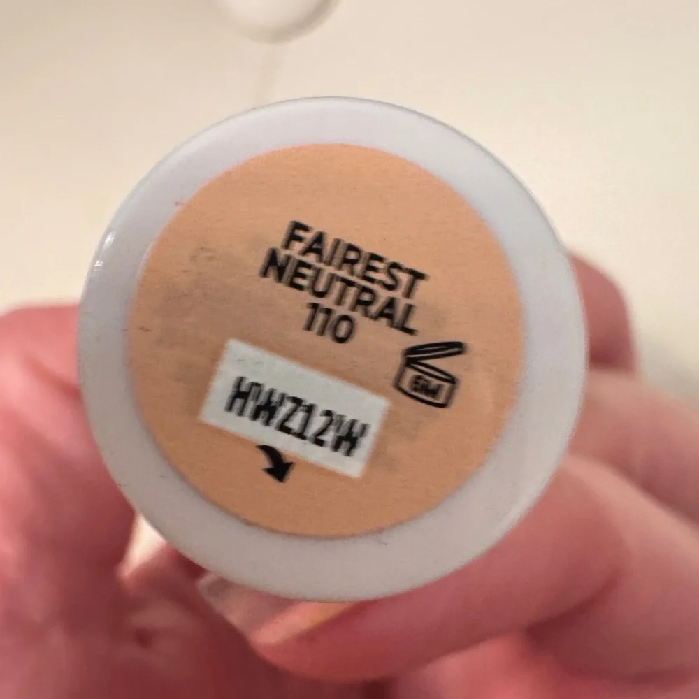 NWT— IT Cosmetics Do It All Radiant Concealer Medium Coverage in fairest neutral